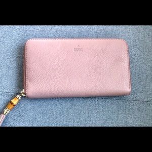 Gucci zip around wallet dusty pink leather